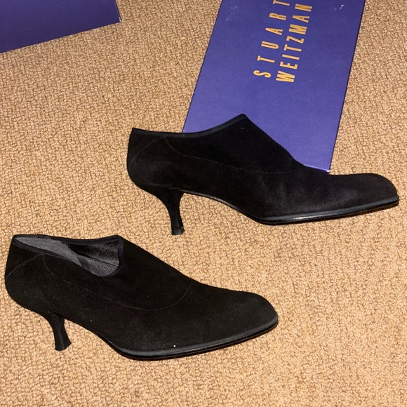Stuart Weitzman black suede bootie sz 9 1.5” heel - Picture 2 of 6